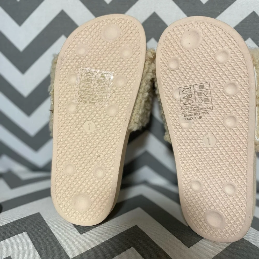 ***2/$15*** Girl’s  fur pool slides